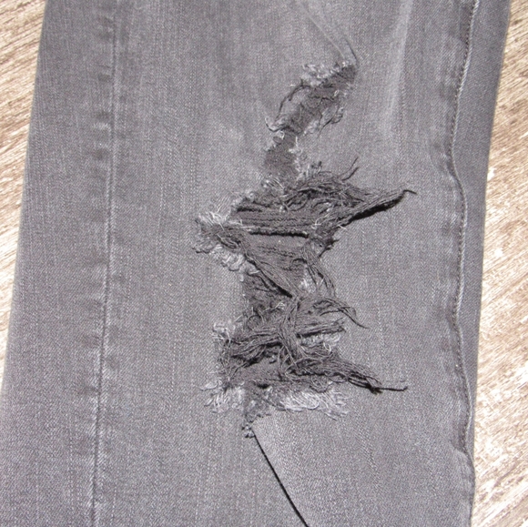 American Eagle Super Low Jegging distressed black size 8 - Picture 5 of 10